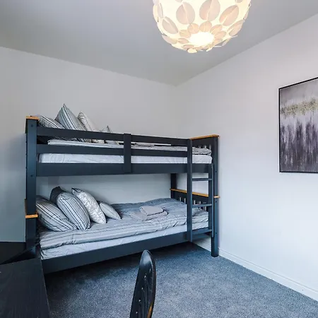 3br Salford Sleeps 7 Kitchen Parking Nyaraló *