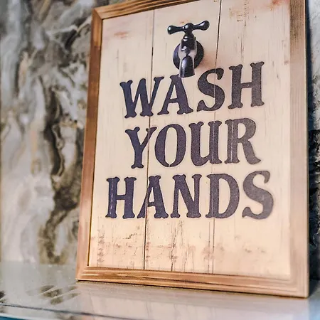 Nyaraló 3br Salford Sleeps 7 Kitchen Parking