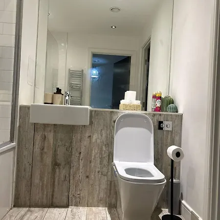 The Dyche - Spacious - Local Attractions Apartment *