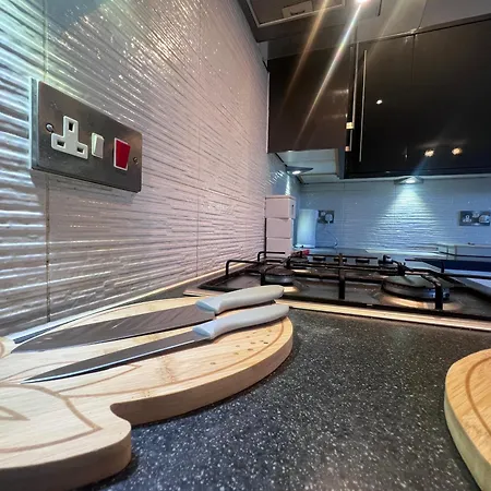 Spacious 2 Bed House In Manchester With Private Parking Holiday home Manchester