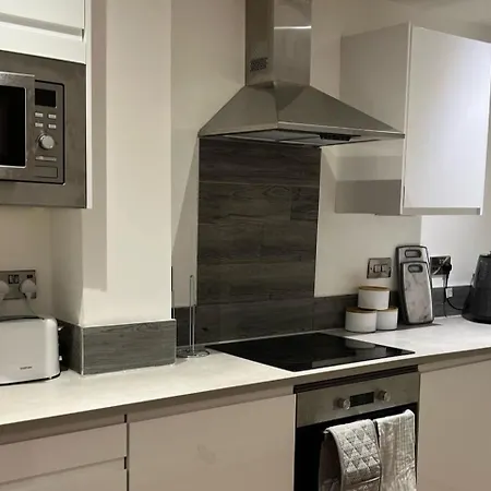 Stylish 2-bed Private Parking 10mins To Centre アパート *