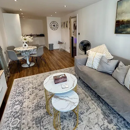アパート Stylish 2-bed Private Parking 10mins To Centre
