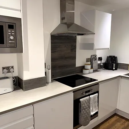Stylish 2-bed Private Parking 10mins To Centre アパート マンチェスター