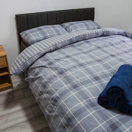 Apartment Stunning Modern 3 Bed, 2 Bedroom - Secure Parking - Close To Centre And Old Trafford Manchester