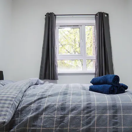 Apartment Stunning Modern 3 Bed, 2 Bedroom - Secure Parking - Close To Centre And Old Trafford