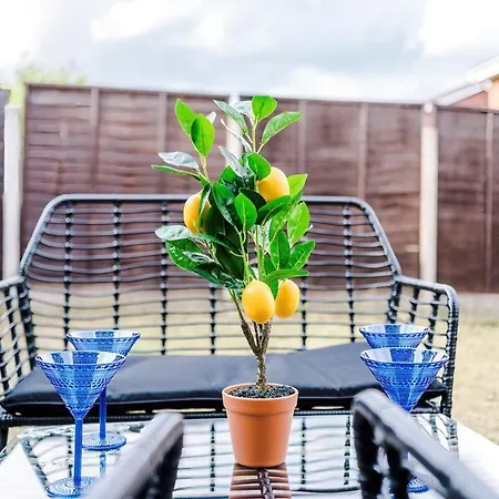 New! 2br With Parking, Near *