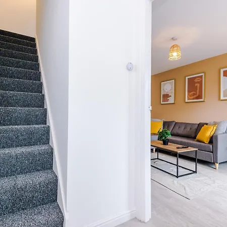 Дом отдыха Modern 3 Bedroom - Driveway Parking For 2 Vehicles, Close To Centre Манчестер