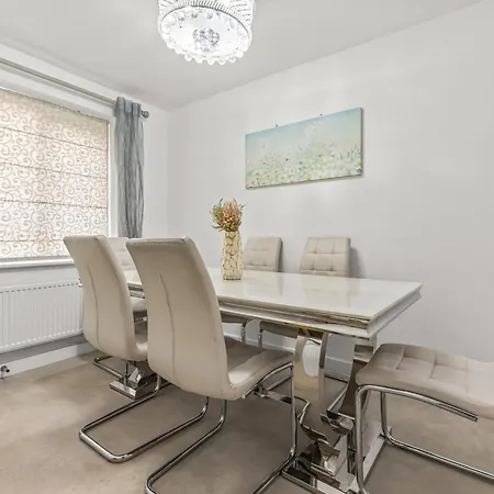 Modern 4 Bedroom Detached House 66cl Hébergement de vacances *