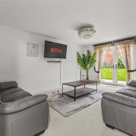 Modern 4 Bedroom Detached House 66cl Hébergement de vacances Manchester