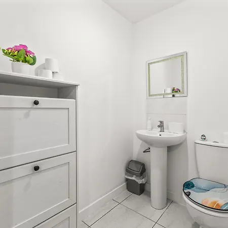 Hébergement de vacances Modern 4 Bedroom Detached House 66cl