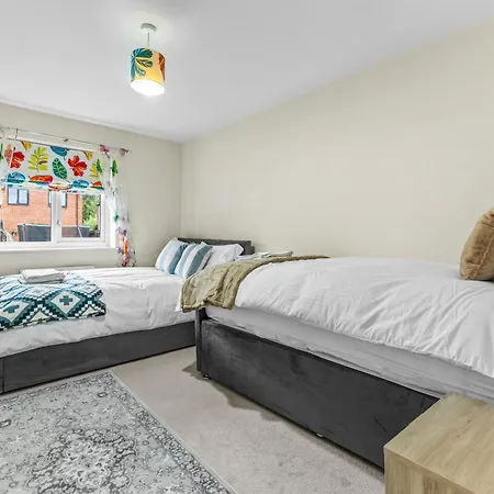 Modern 4 Bedroom Detached House 66cl