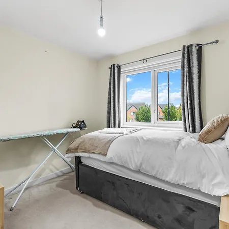 Modern 4 Bedroom Detached House 66cl Manchester