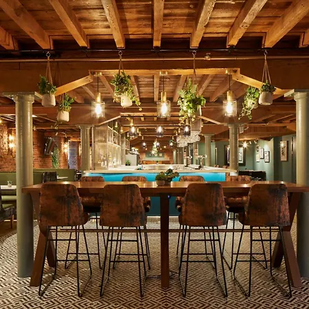 Marriott Victoria & Hotel 4*