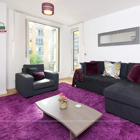 Lägenhet Premium Deals On Modern 2 -bed 2-bath For Movers & Pros By Hedgerow L Embrace Comfort And Ease With Our Inviting 2 Bedroom L Attractions Like Science And Industry Museum, Museum & Art Gallery