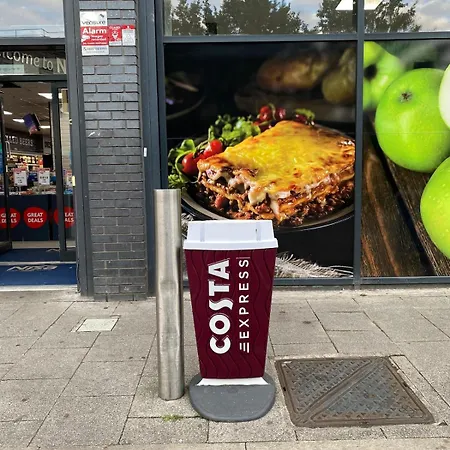 Vakantiehuis Cheerful 4-bedroom House With Multiple Car Parking Manchester