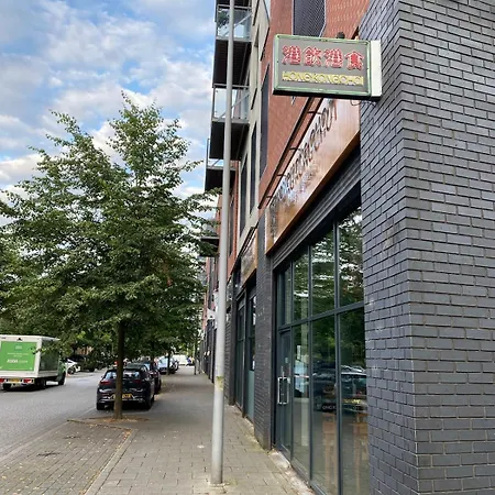 Cheerful 4-bedroom House With Multiple Car Parking Vakantiehuis Manchester