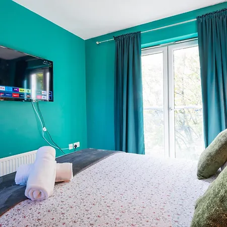 Cheerful 4-bedroom House With Multiple Car Parking * Manchester