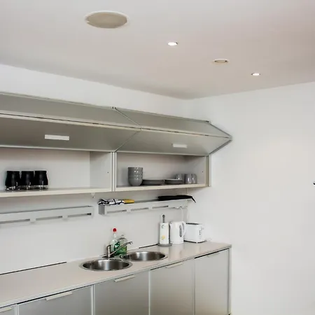 2 Bedroom With Views, Balcony & Free Parking * Manchester