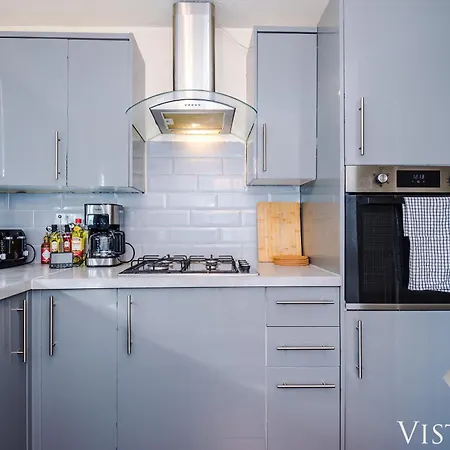 Cosy 3bdr House By Vista Short Lets & Serviced With Ps4 And Parking 別荘 *