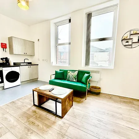 Stylish 1br Executive Bury With Kitchen And Wifi Apartment *