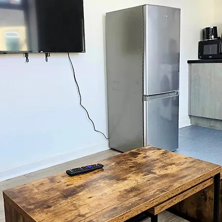 Stylish 1br Executive Bury With Kitchen And Wifi *