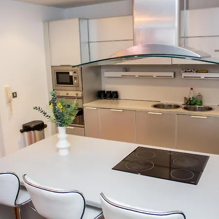 2 Bedroom With Views, Balcony & Free Parking