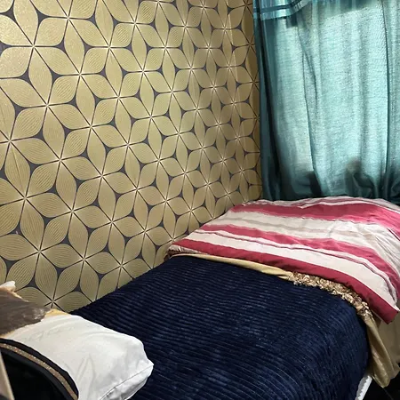 Female&family Single, Double And King Size With Shared Bathroom Проживание в семье *