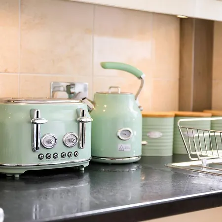 Casa de Férias Bright And Cosy 3-bedroom Near - Free Parking - Sleeps 6 *