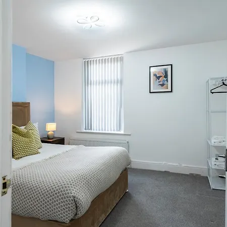 Dom wakacyjny Spacious 3br Family With Big Garden Manchester