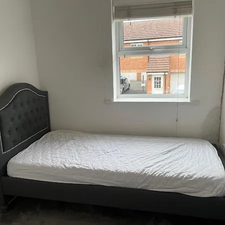 House - Sleeps 5 Private Parking & Pets Allowed Vakantiehuis