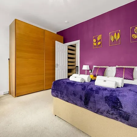 Bright And Cosy 3-bedroom Near - Free Parking - Sleeps 6 Casa de Férias Manchester