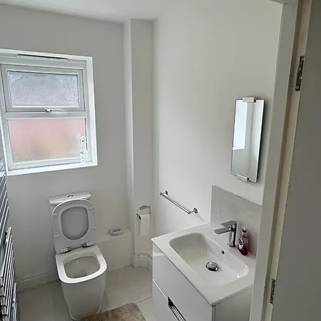 Vakantiehuis House - Sleeps 5 Private Parking & Pets Allowed Manchester