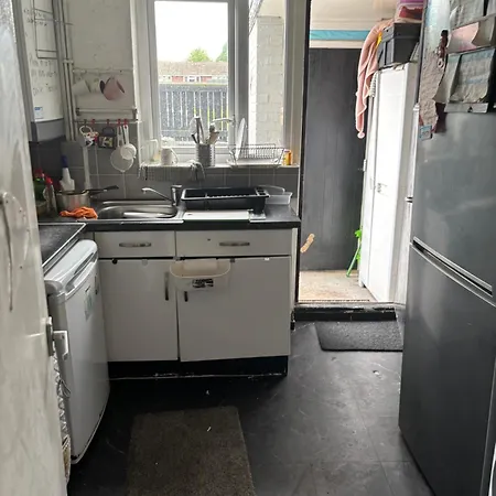 Проживание в семье Female&family Single, Double And King Size With Shared Bathroom Манчестер