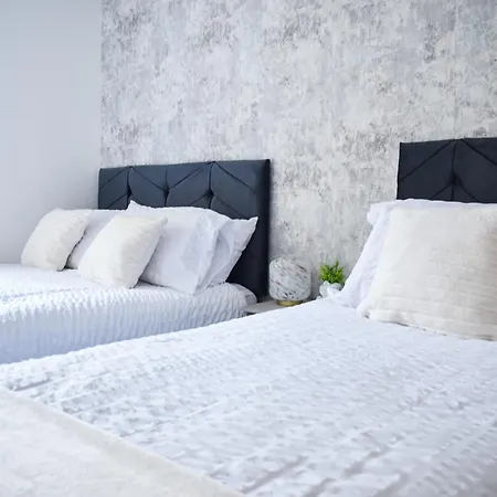 New 3 Bedroom Stylish With Drive & Garden Vakantiehuis Manchester
