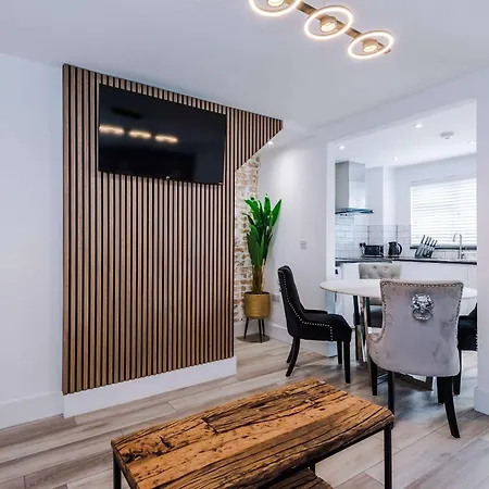 펜션 Minutes To The Coop Live Arena & Etihad Stadium - Free Parking W Ev Charger