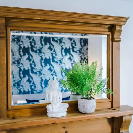 Spacious 4br With 3 Baths, Manchester