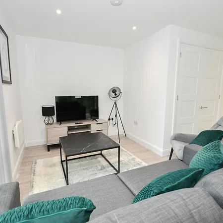 Daire Modern 3br & 2ba With Free Parking, M4
