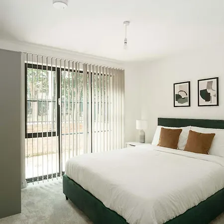 Апартаменты Contemporary 2bed Near Etihad Манчестер