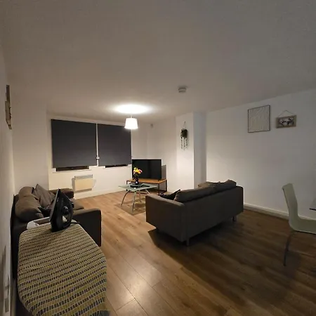 Apartment Spacious 2 Bedroom Centre