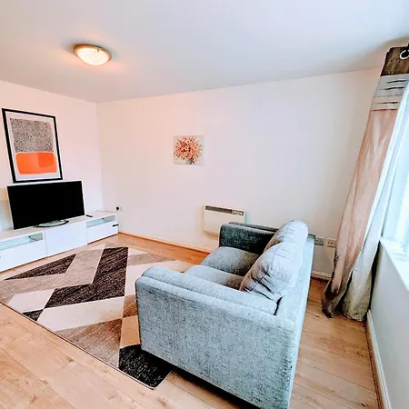 2 Bed - Sleeps 4 - Free Parking - 5 Min To Centre *