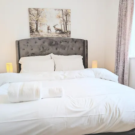 2 Bed - Sleeps 4 - Free Parking - 5 Min To Centre Manchester