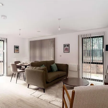 Contemporary 2bed Near Etihad * Манчестер