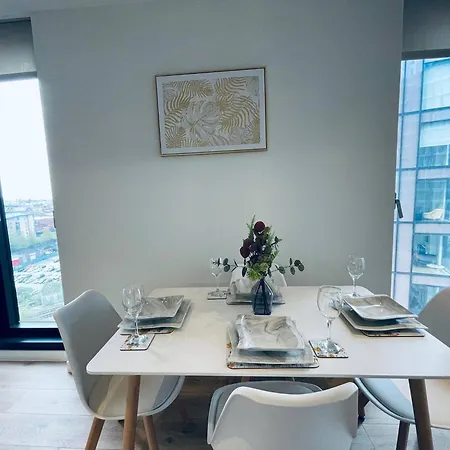 Sky View Centre Luxe - 2 Bedrooms * Manchester