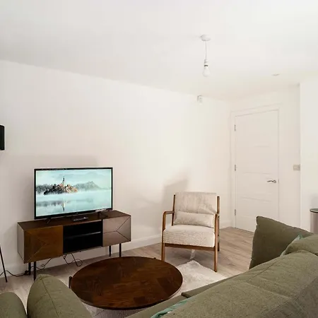 Апартаменты Contemporary 2bed Near Etihad