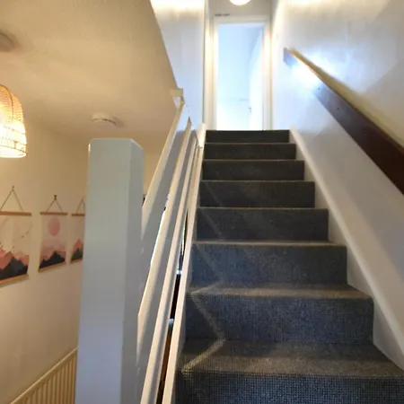 Holiday home Stylish 1br Retreat With Garden And Rustic Kitchen