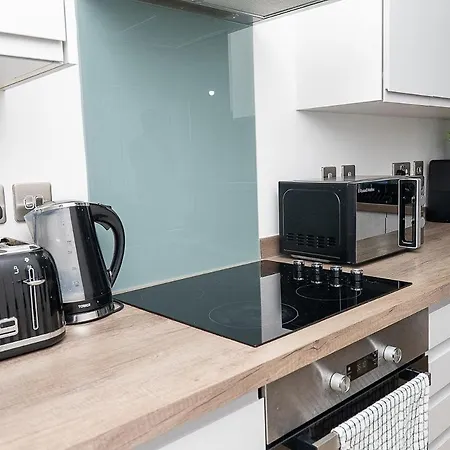 Daire Stunning 2-bed Retreat - Ao Arena & Victoria Stn