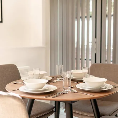 Contemporary 2bed Near Etihad *