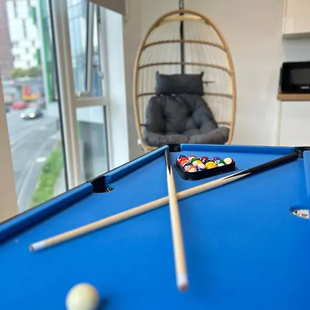 Condo-terrace-gym-games -free Secure Parking- * Manchester