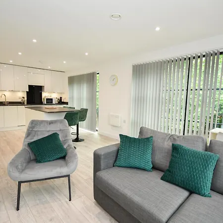 Modern 3br & 2ba With Free Parking, M4 Daire Manchester