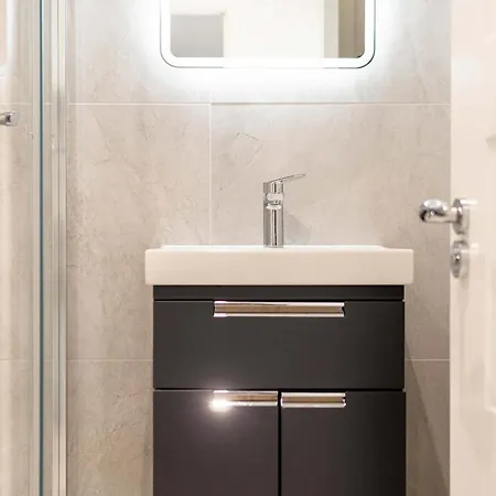 Апартаменты Contemporary 2bed Near Etihad Манчестер